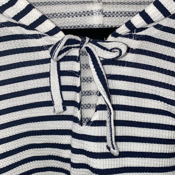 Roxy Striped Waffle Knit V-Neck Pullover Hoodie. - Picture 4 of 9